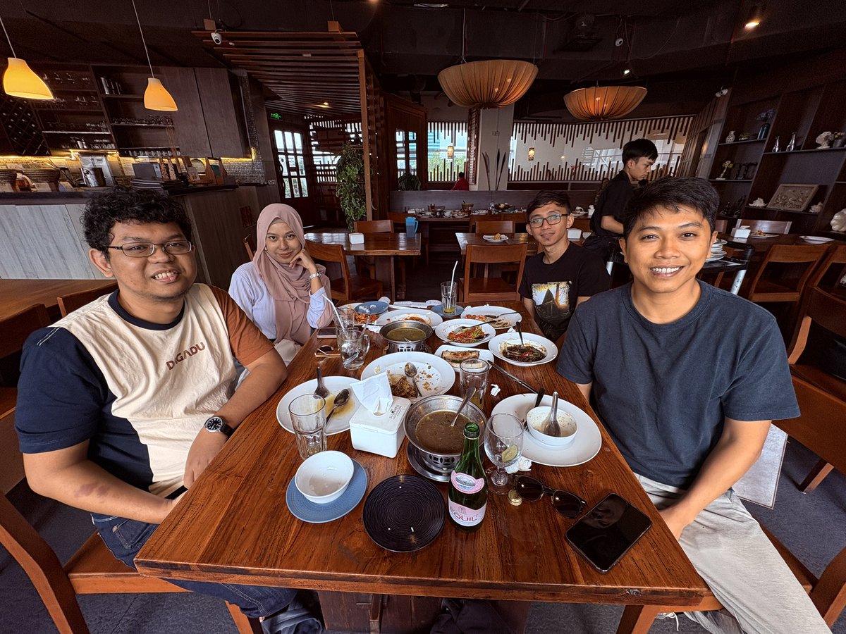 voyxvirgo's tweet photo. Meet &amp; Luch with @sexydefi @queenradiant17 @andymakkaraseng ✌️ https://t.co/6jwlh0KUKv