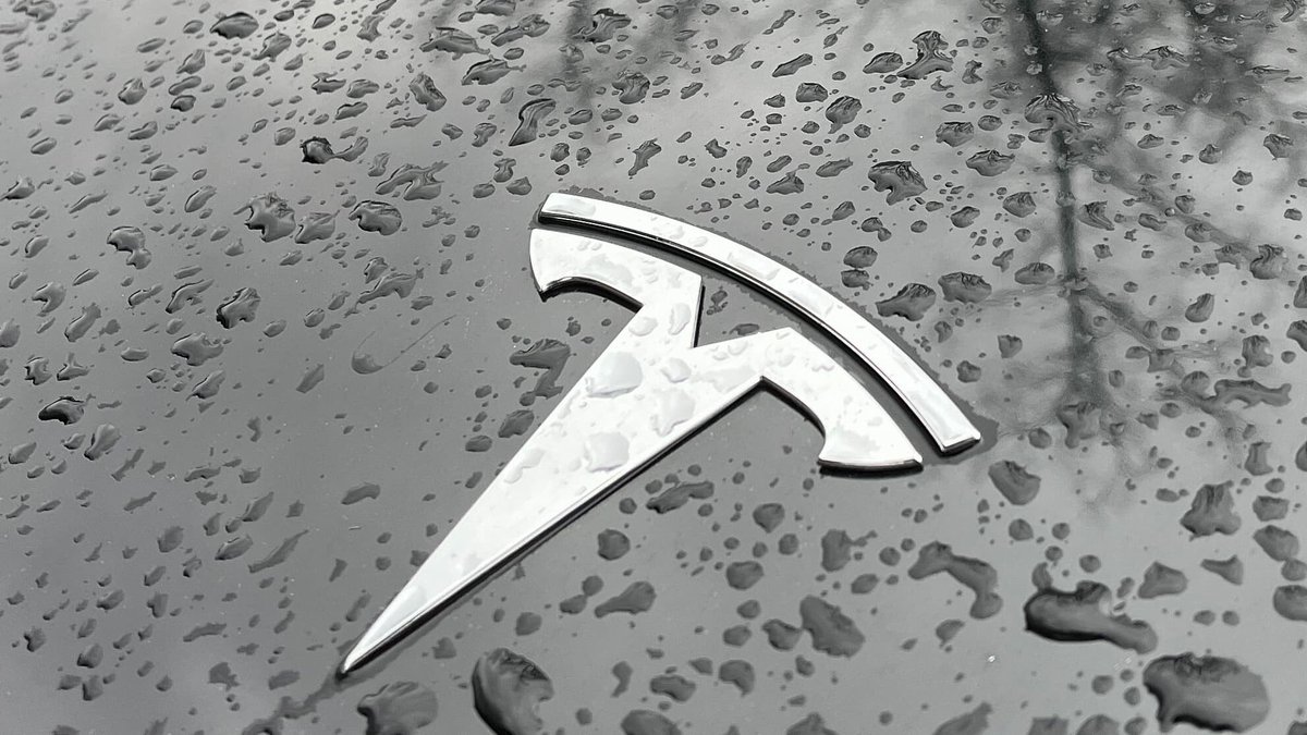 Des ventes quasiment divisées par deux en Europe: Tesla va-t-il pouvoir se relancer avec son nouveau SUV?
l.bfmtv.com/iFEF