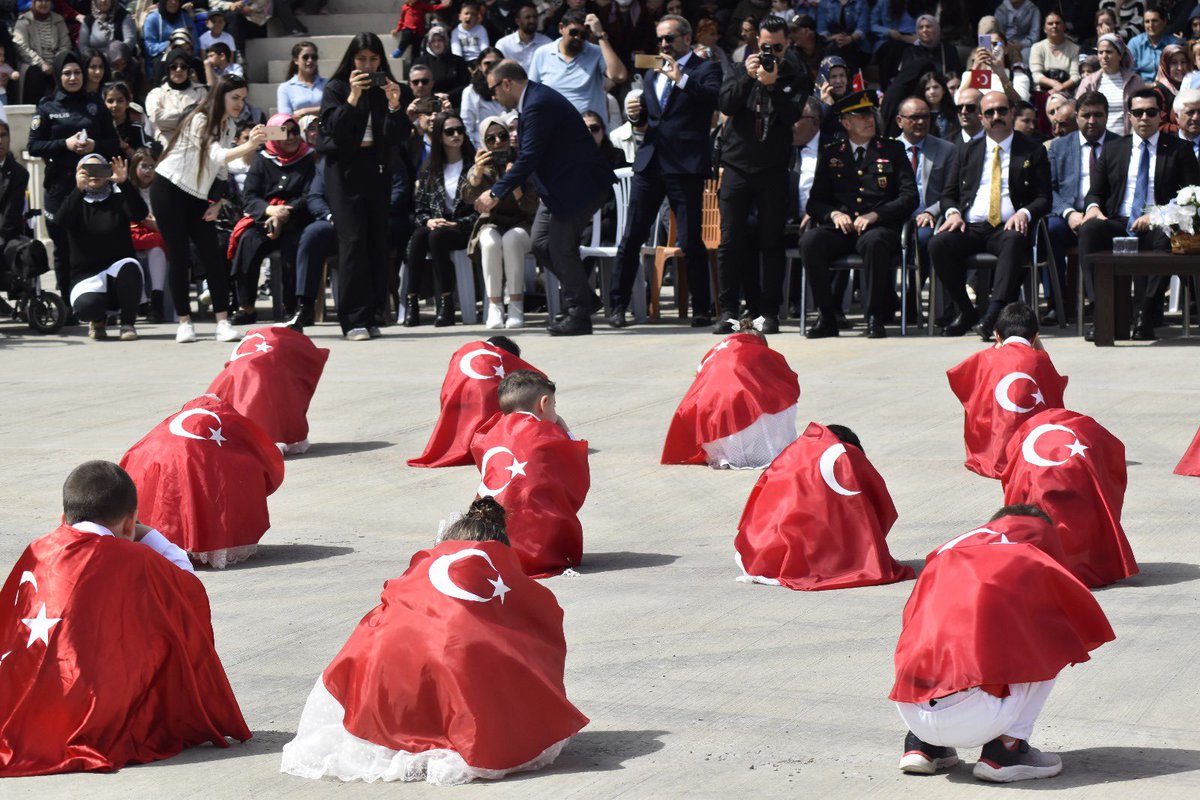 DivrigiA's tweet photo. 23 Nisan Ulusal Egemenlik ve Çocuk bayramı alan gösterimiz
@tcmeb @sivasmem @erdogan_fatih66 @DivrigiIlce @Sivas_HEDEF #aileyılı https://t.co/bwTEeyPJFF