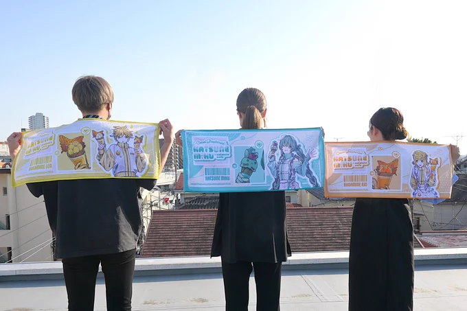 【初音ミク×アニメイトカフェ-Casual Dessertmaid-】<1/2>4/26,4/27は #ニコニコ超会議2025 出店予定!販売予定のアイテムをご紹介アクリルスタンド台紙付きグリッター缶バッジフェイスタオルホログラムステッカーセット#初音ミクCasualDessertmaid 