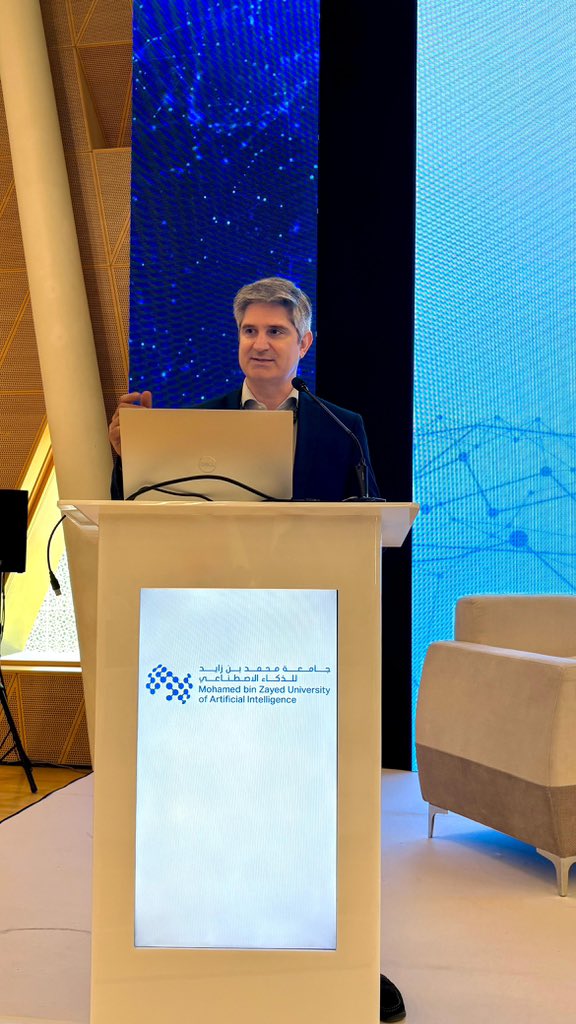 mbzuai's tweet photo. Professor Cesare Stefanini of Scuola Superiore Sant’Anna shares insights on “Biorobotics for Medicine: AI Unlocking New Opportunities.” Now on the #AIRoC stage.
#AIinHealthcare #Robotics #MBZUAI #AIRoC2025 https://t.co/NpxyoP8YYM
