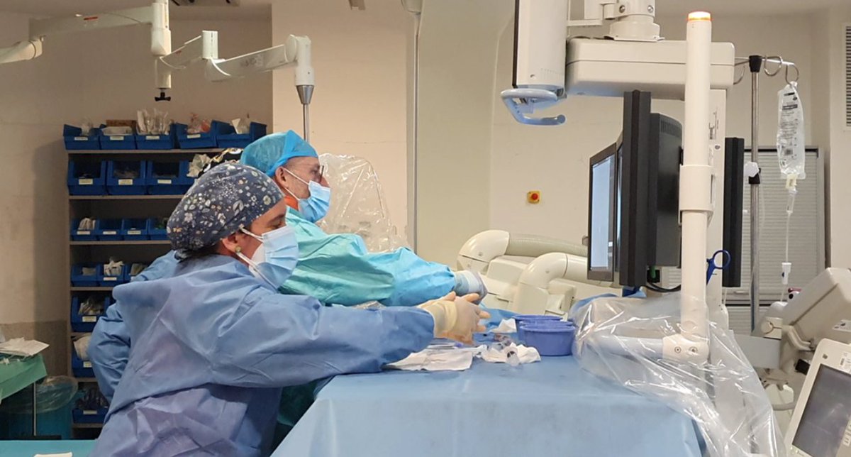 👶 Caso de éxito: hace ahora 4 años el #Hospital12deOctubre extrajo un trombo cerebral a un bebé de 2 meses por primera vez en el mundo.

 👉 Radiodiagnóstico realizó la intervención.

+ info y vídeo en: c.madrid/jvupq3

+ vídeos en canal youtube del #H12O.

#somosdel12