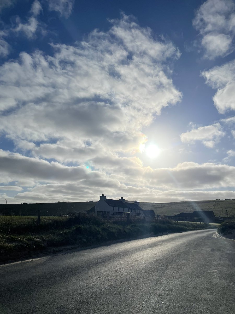 OSufferer's tweet image. Good morning 🌅 from Orkney. I went a walk to the beach this morning 💜

#orkney #scapa