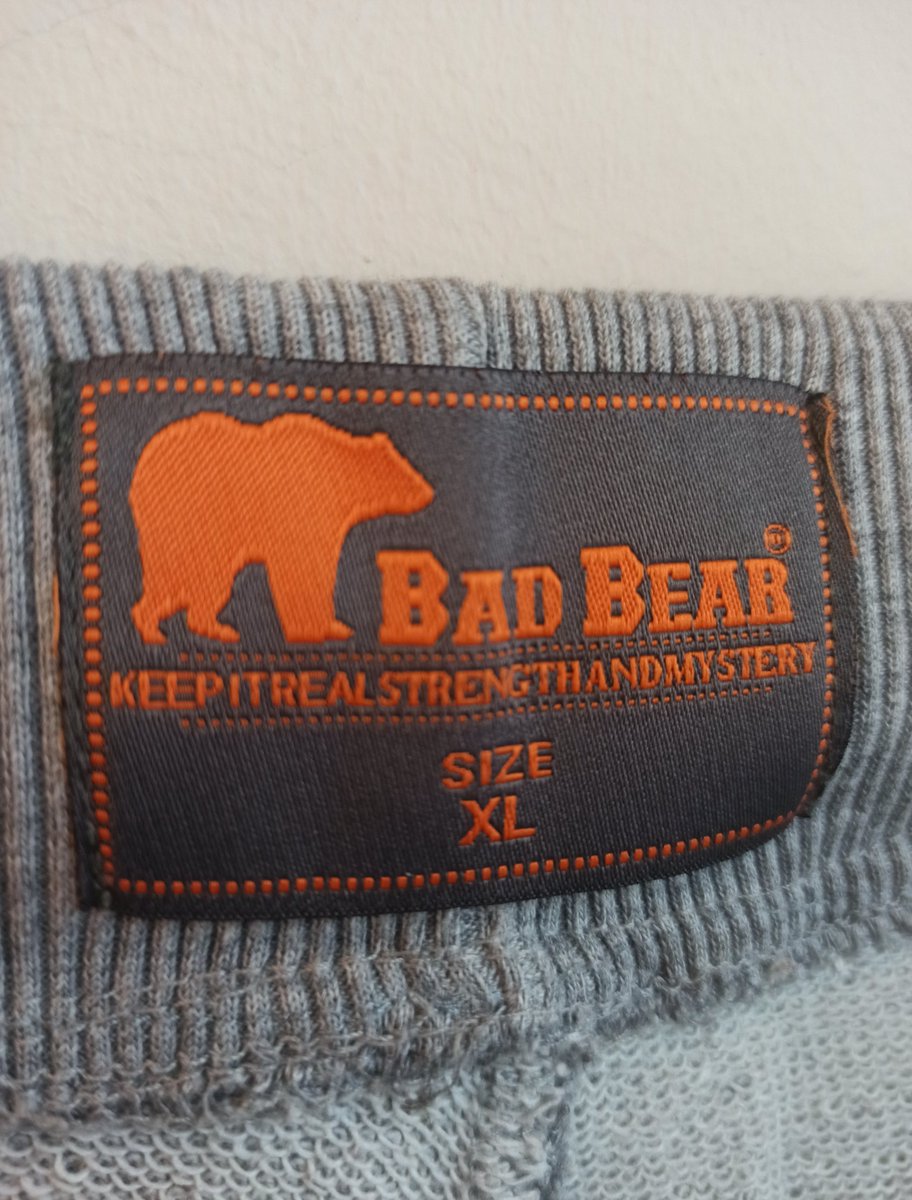 🔥 Bad Bear
✨ Orjinal üründür 
👌 Tertemiz ve defosu yoktur 
📏 XL bedendir
🪙 490₺ 

📌 Profilimdeki Shopier hesabından sipariş oluşturabilirsiniz.