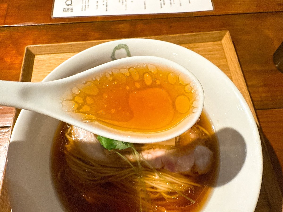 tsk28's tweet image. Japanese Ramen Noodle Lab Q
@札幌市中央区北1西2
醤油らぁめん

地鶏などクリアな出汁に旨味のある醤油ダレの味わい深いスープ。
中細ストレート麺は滑らかですすり心地がよい。
チャーシューで肉の旨味を堪能
ご馳走様でした▽・ｗ・▽

🍜51
#LabQ
#醤油らぁ麺
#札幌ラーメン
#醤油ラーメン