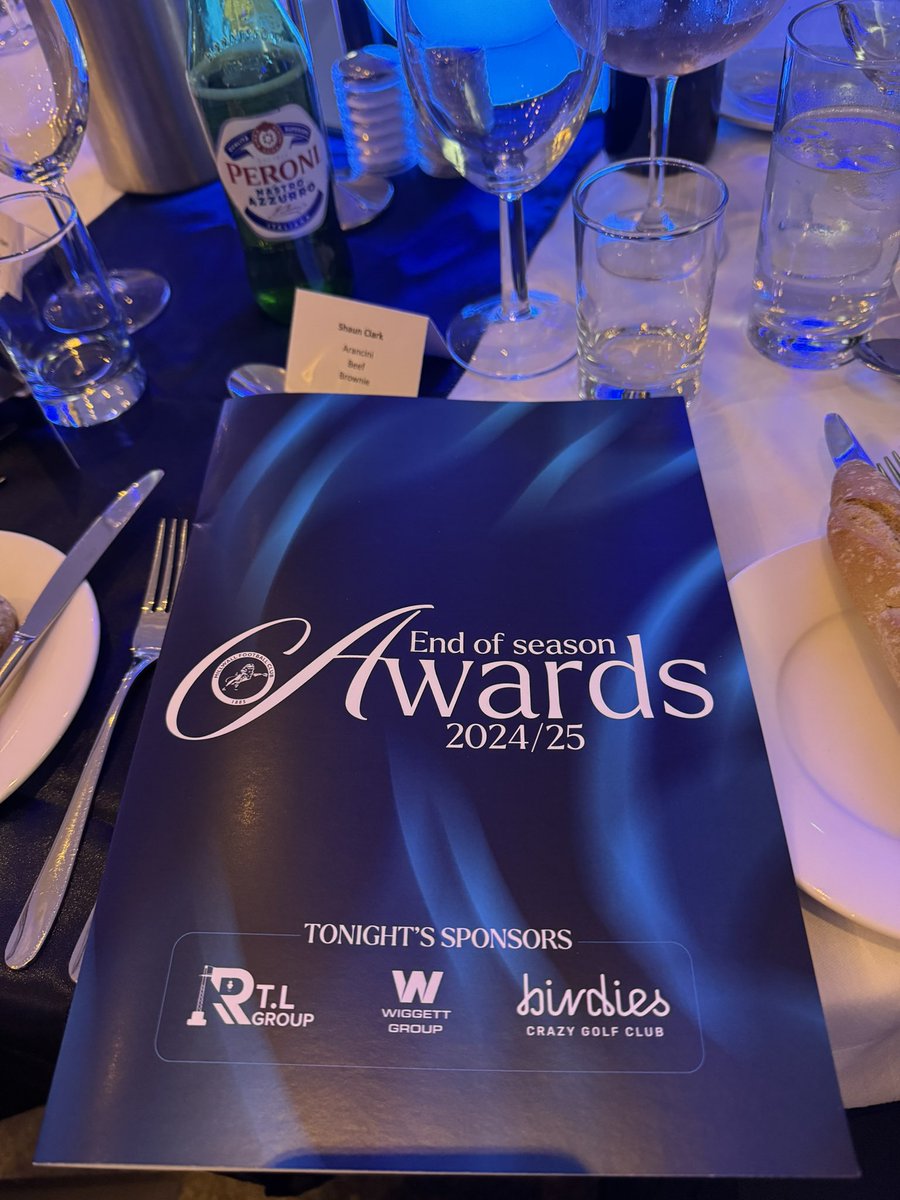 5CL4RK's tweet photo. Top night with top people at the @millwall end of season awards do 🍻 https://t.co/nQG4PDkbPo