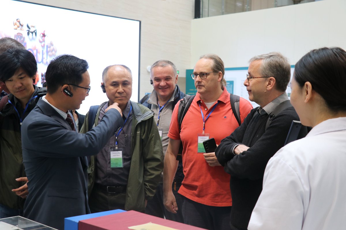 Leibniz IPK (@leibnizipk) on Twitter photo The topic of a workshop at the <a href="/LeibnizIPK/">Leibniz IPK</a> starting on Monday is how findings from genome research can be used to breed resistant cereals. Martin Mascher explains the challenges faced by science and the aims of the event.
➡️Read more: tinyurl.com/3dvbcb7p The topic of a workshop at the <a href="/LeibnizIPK/">Leibniz IPK</a> starting on Monday is how findings from genome research can be used to breed resistant cereals. Martin Mascher explains the challenges faced by science and the aims of the event.
➡️Read more: tinyurl.com/3dvbcb7p