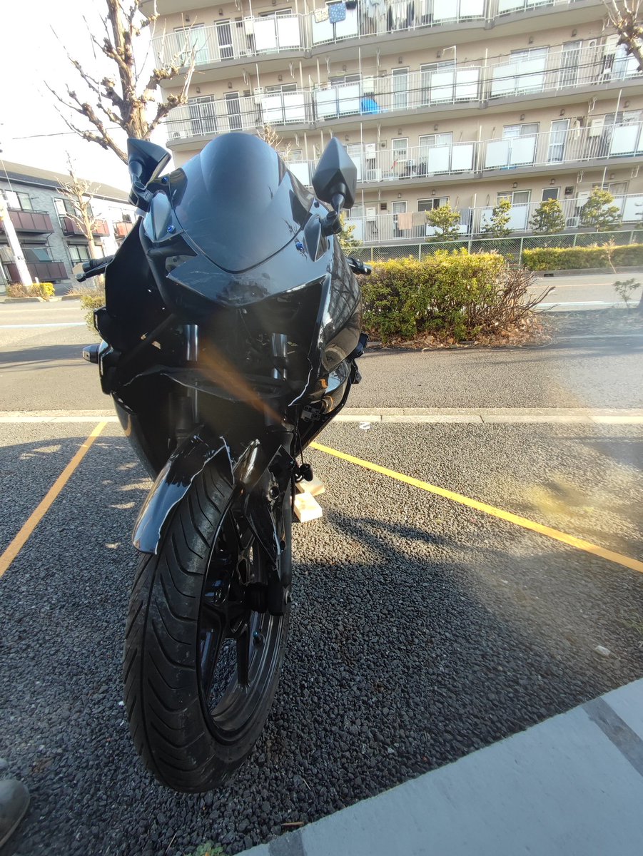 Zenkichi369's tweet photo. フロントホイール500円で買えた。
事故って大破したNINJA250R直してく。
パーツ色々注文してるから揃ったら修理始めよ。
フロントホイールかなり状態良くて、新車から慣らし運転程度しか使ってなさそうでかなりいいお買い物した。 https://t.co/5fDVTEaD9O