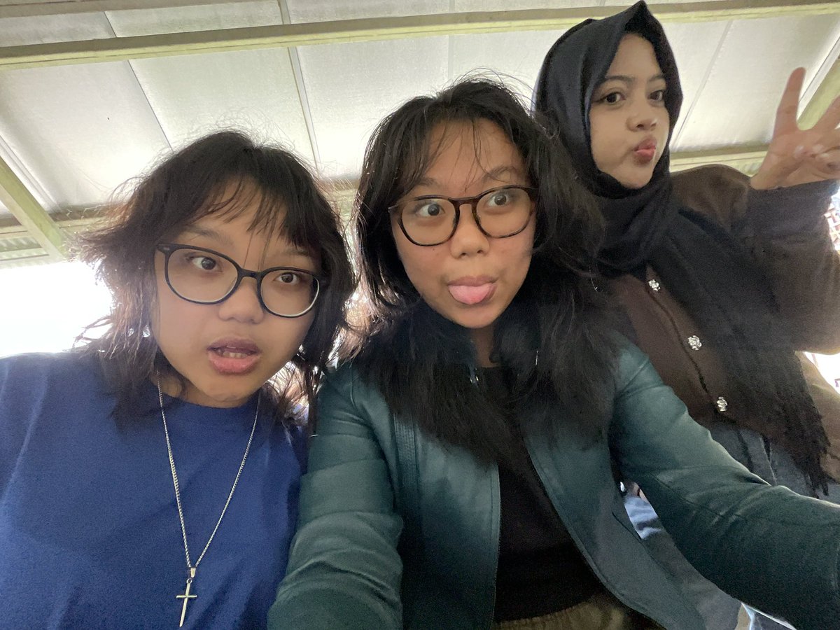LLaetitiaqatra's tweet photo. #gsggirls #ketuplak #propkelek #konverensi https://t.co/c9GXxxh99s