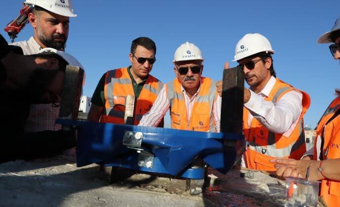 Sismik izolatörün uygulandığı ilklerden birisi Urfa Eyyübiye İlçesi Pay Konut projeleridir.

youtu.be/UZW4zJVMyYg?si…

<a href="/EyyubiyeBel/">Eyyübiye Belediyesi</a> <a href="/mehmetkusnet/">Mehmet Kuş 🇹🇷</a> <a href="/CihanPaydas/">cihan paydaş</a> <a href="/PaydasFerdi/">ferdi paydaş</a>