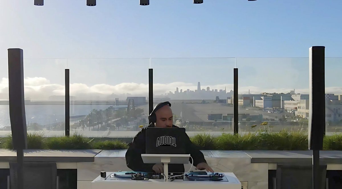 A DJ named AUDIO1 tweet media