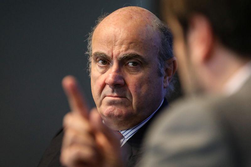 arthurconard5's tweet photo. The euro could become an alternative reserve currency choice to the dollar if Europe increases its integration efforts, ECB Vice President Luis de Guindos said. The EU needs to bridge regulatory differences and build a unified internal market, capital market and banking market. https://t.co/ZWh6djiobF