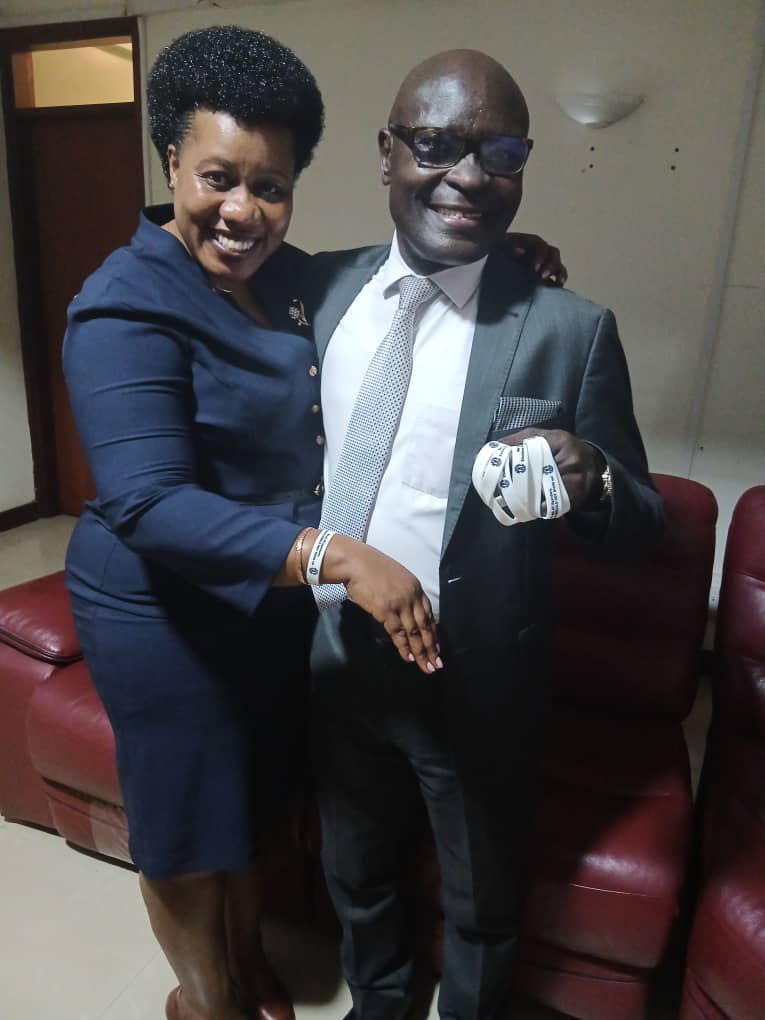 Dr. Bireete Sarah (@sarahbireete) on Twitter photo A gift đ and đ€ from the <a href="/UgandaEC/">The Electoral Commission - Uganda</a> Chair before going on air <a href="/ubctvuganda/">UBC UGANDA</a> #UBCBehindTheHeadlines show.
đđ The MESSAGE:
We are all Ugandans, Elections should not divide us!
Link for the show youtube.com/live/KA_v_iqER⊠A gift đ and đ€ from the <a href="/UgandaEC/">The Electoral Commission - Uganda</a> Chair before going on air <a href="/ubctvuganda/">UBC UGANDA</a> #UBCBehindTheHeadlines show.
đđ The MESSAGE:
We are all Ugandans, Elections should not divide us!
Link for the show youtube.com/live/KA_v_iqERâŠ