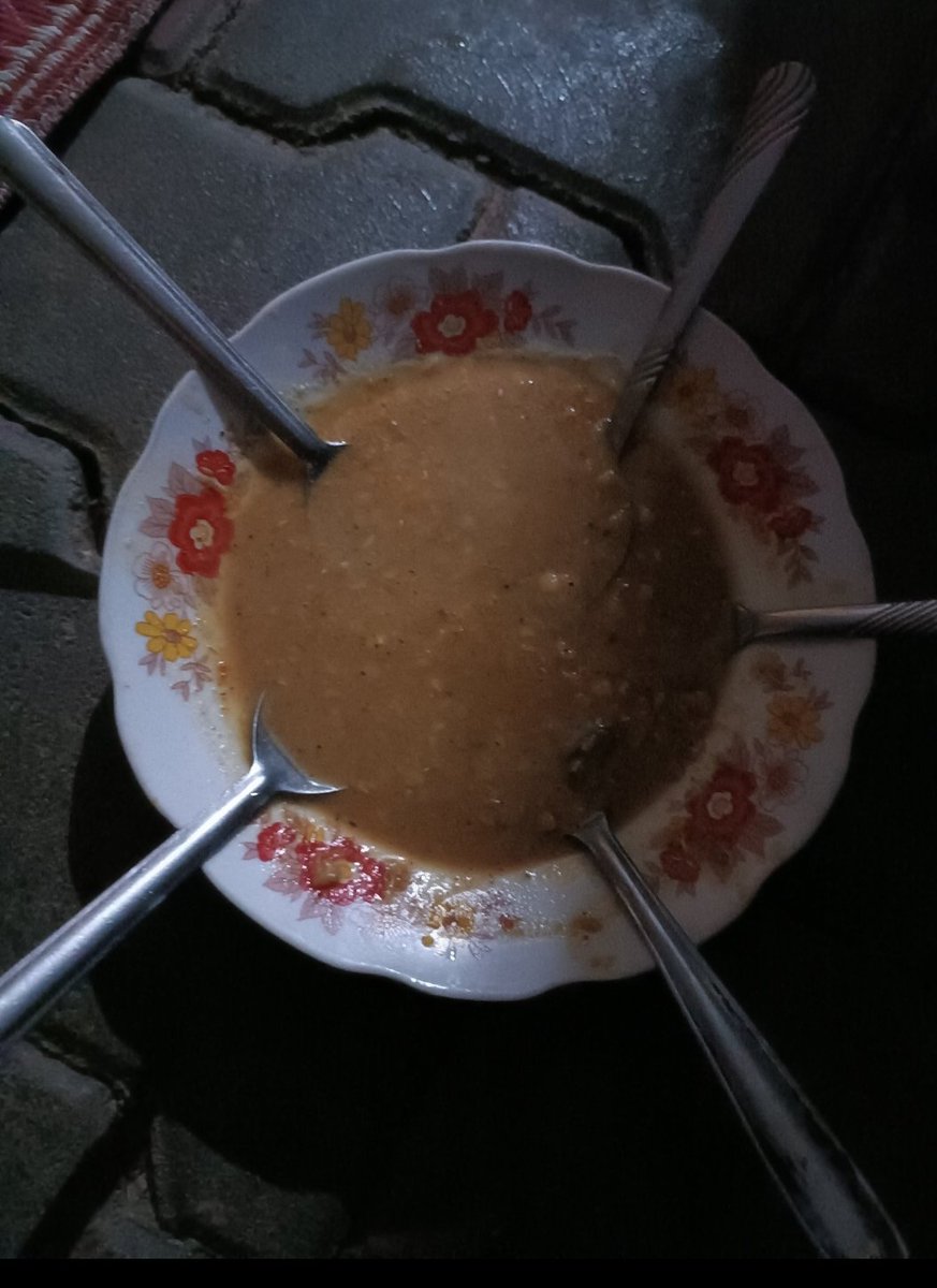 yousefQasem1998's tweet photo. I BEG YOU 😭 

THIS DISH IS FOR EIGHT members of my family for the whole day, but my father and mother refrained from eating so that we could eat and satisfy our HUNGER, and they did not eat anything.
I need 15 people, each to donate $25, to provide food.

https://t.co/j4oIeGGFTg https://t.co/cwq7FNptyf