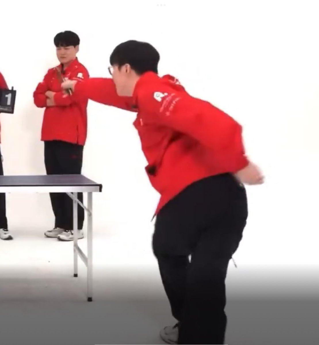 Dooya021's tweet photo. #Faker
심심할땐 탁구를 쳐보세요. 탁~~~~~구 https://t.co/M39MjKvGwa
