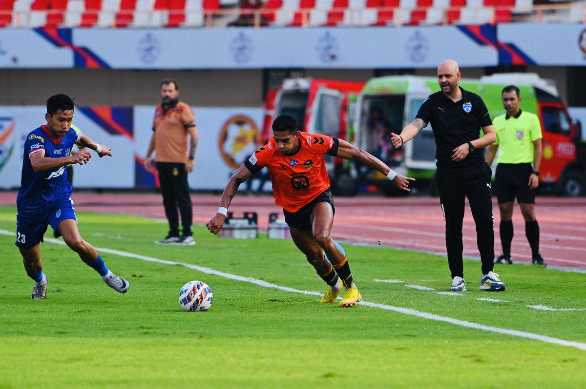 Last evening was all about discipline and fighting spirit — a big win in the bag! Time to rest, recover, and gear up for the quarterfinals this Sunday.
#GodAboveAll🙏🏻⚡️
.
#IndianFootball #SuperCup #InterKashi #HarharKashi