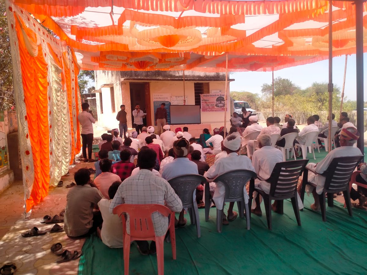 TDOLakhani's tweet photo. આજે પંચાયતીરાજ ડે નિમિત્તે લાખણી તાલુકામાં તમામ ગામોમાં ઉજવણી કરવામાં આવી તથા કાતરવા ગામે તાલુકા કક્ષાનો કાર્યક્રમ કરવામાં આવ્યું. https://t.co/IwLeyxfuaS