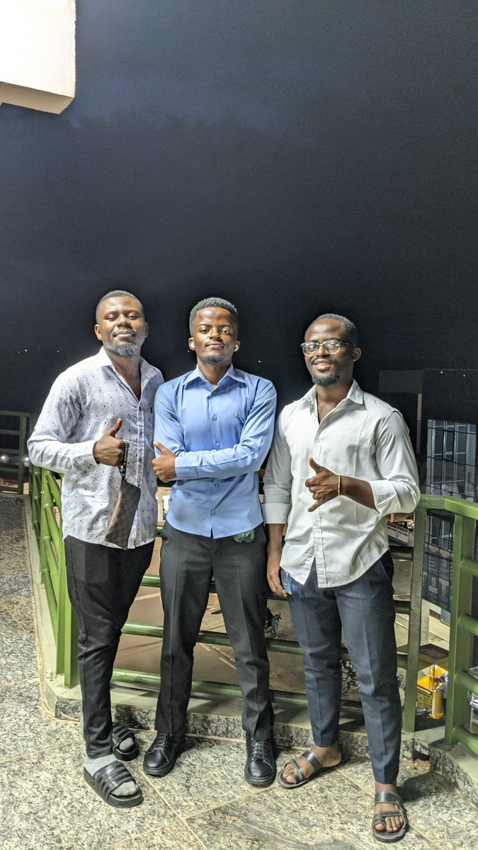 L'avenir appartient à ceux qui croient à la beauté de leurs rêves.🖤❣🖤