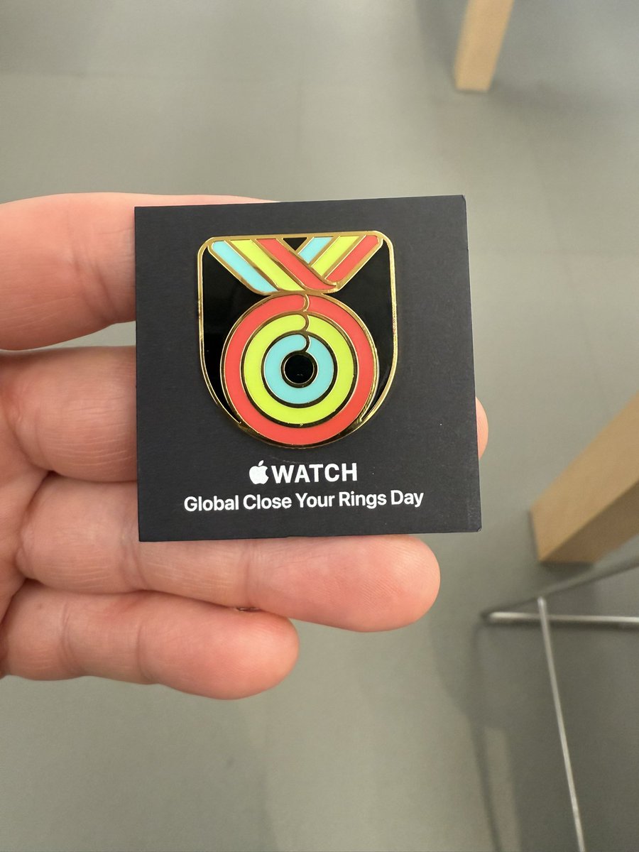 zgalou's tweet photo. @juju_roussel tu te souviens où nous étions il y a 10 ans ? #applewatch10ans https://t.co/GjorPXZpq5