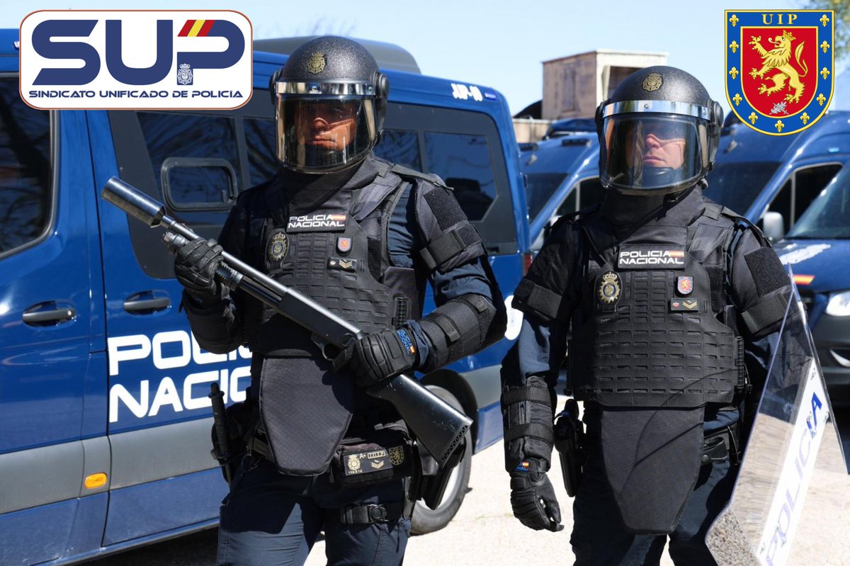 FuipSup's tweet photo. Aprueban la licitación de 4.940 #ChalecosAntibalasAntitrauma
La @policia siguiendo directrices de la #JUIP ha confeccionado este chaleco integral siendo pioneros en su desarrollo.
Es más ligero que el antitrauma actual y permite mejor movilidad.
#FuerzaHonorYProtección⚔️🦁🛡️ https://t.co/Z8Aso1ID5h