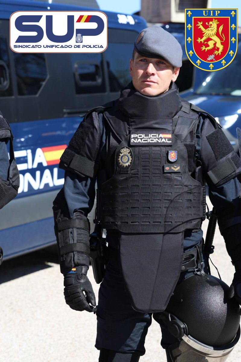 FuipSup's tweet photo. Aprueban la licitación de 4.940 #ChalecosAntibalasAntitrauma
La @policia siguiendo directrices de la #JUIP ha confeccionado este chaleco integral siendo pioneros en su desarrollo.
Es más ligero que el antitrauma actual y permite mejor movilidad.
#FuerzaHonorYProtección⚔️🦁🛡️ https://t.co/Z8Aso1ID5h