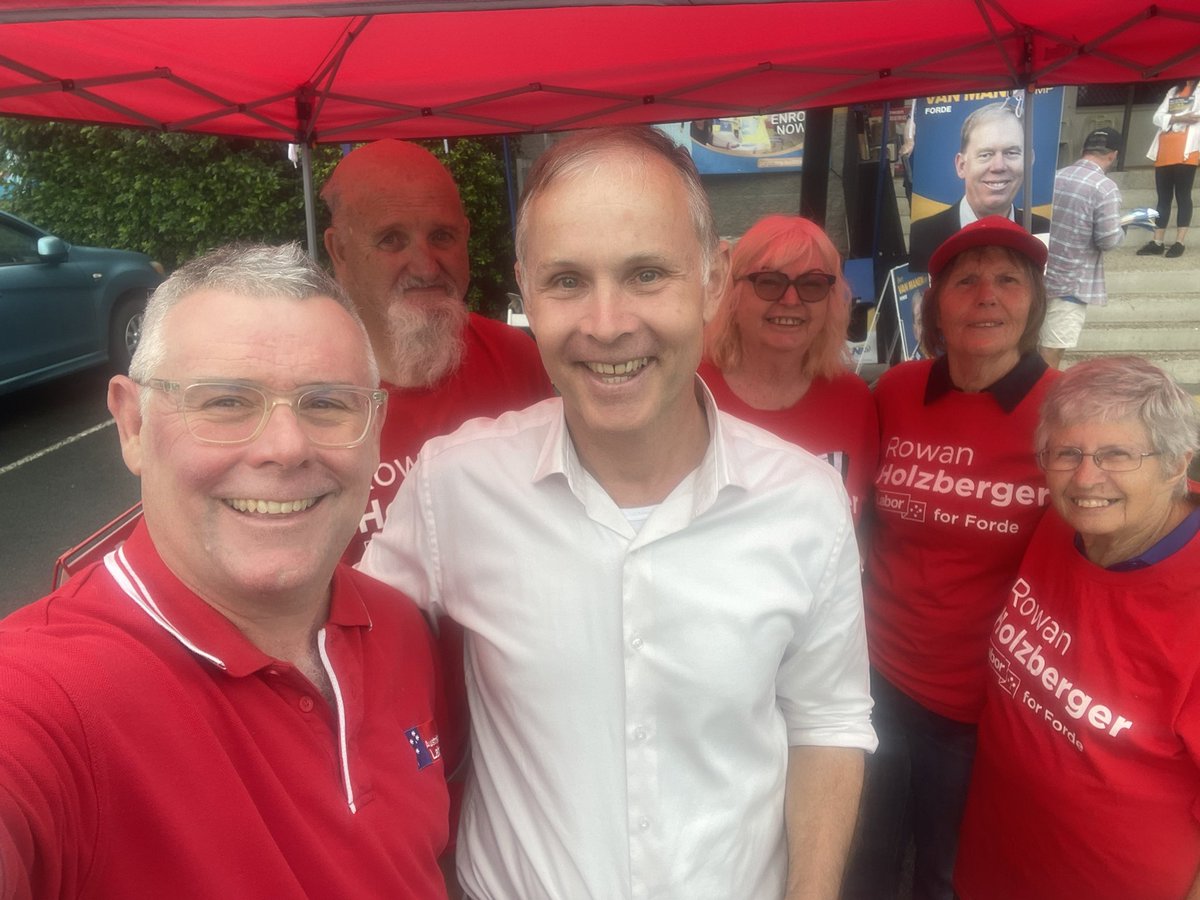 MurrayWatt's tweet photo. Such a great team on prepoll with my good mate and Forde candidate Rowan Holzberger, who’s worked so hard for the Logan-Gold Coast community for years. Go Rowan! https://t.co/xZZ58v0742