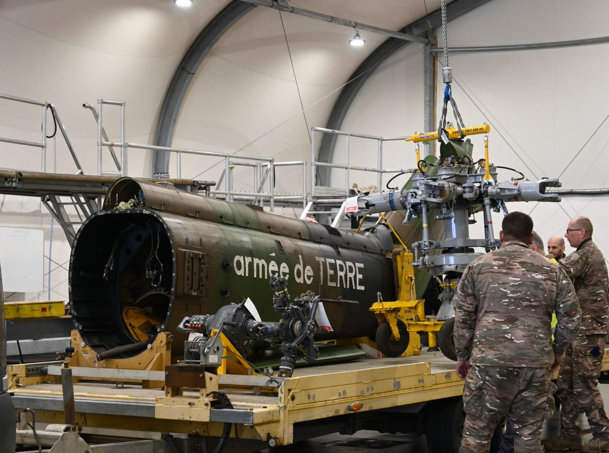 Chef de corps 3RHC (@cdc3rhc) on Twitter photo Sur autorisation du ministre des Armées, le 3e RHC a cédé gratuitement un Puma retiré du service au lycée polyvalent de Jarny. Les élèves des filières BAC pro et BTS aéronautique pourront s’exercer sur nouvelle maquette d’instruction pédagogique chargée d’histoire !
<a href="/Armees_Gouv/">Ministère des Armées</a> Sur autorisation du ministre des Armées, le 3e RHC a cédé gratuitement un Puma retiré du service au lycée polyvalent de Jarny. Les élèves des filières BAC pro et BTS aéronautique pourront s’exercer sur nouvelle maquette d’instruction pédagogique chargée d’histoire !
<a href="/Armees_Gouv/">Ministère des Armées</a>