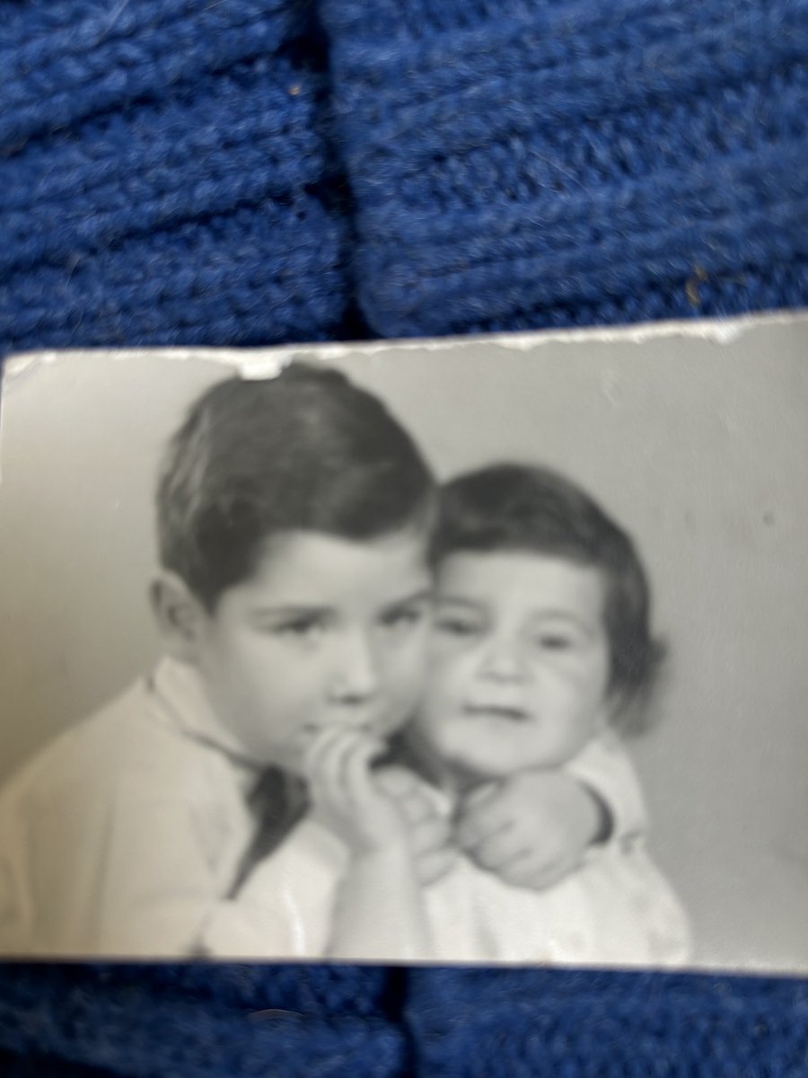 CMEPhillips's tweet image. My big brother. 
There to comfort me when frightened of having my photo taken. Always there to fend off unwanted male attention (sadly even when wanted😂)
Gone but never forgotten.
#RIPJonathan