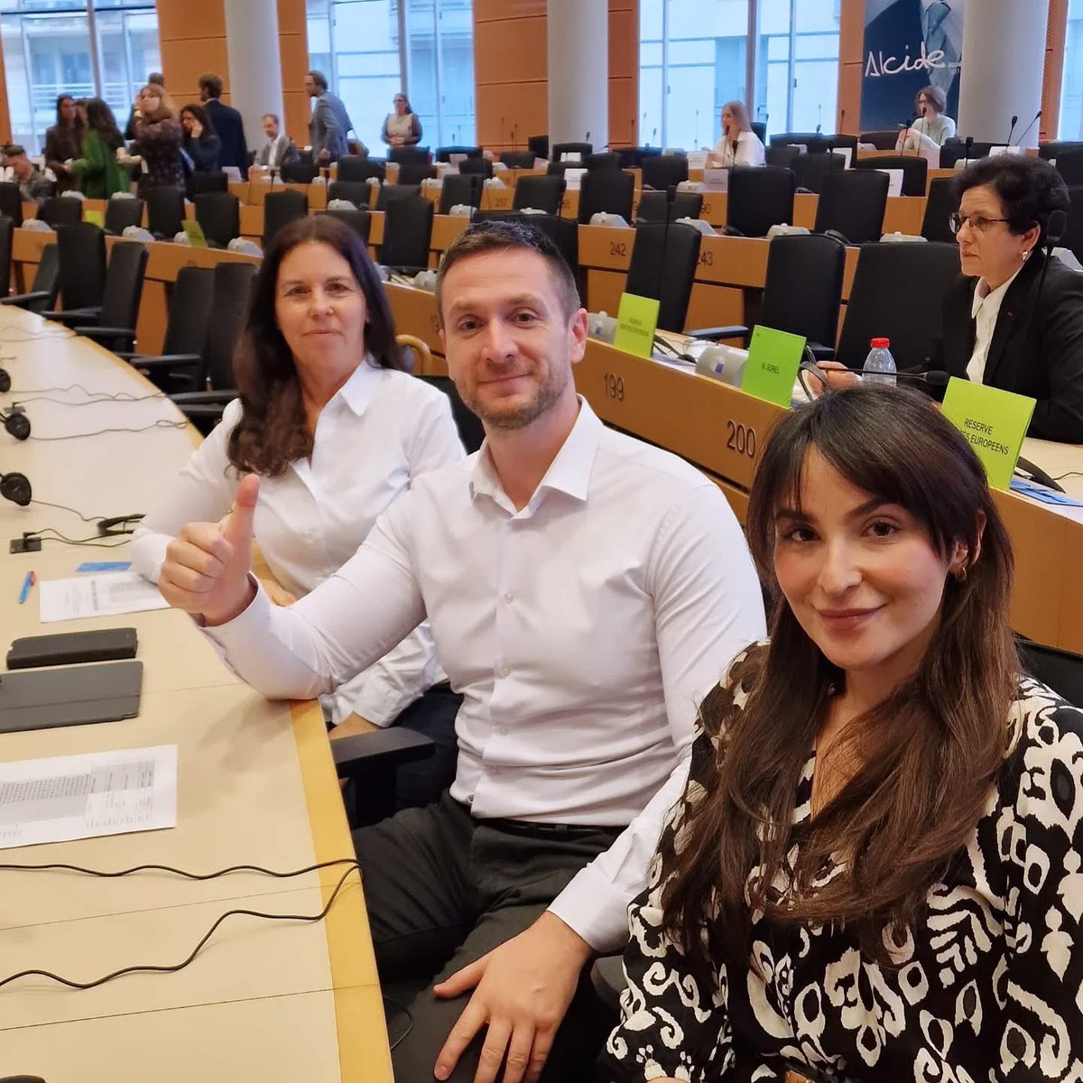 🤝  Skvelá partia v Bruseli  🇸🇰 REPUBLIKA + 🇩🇪 AfD. Makáme 👍