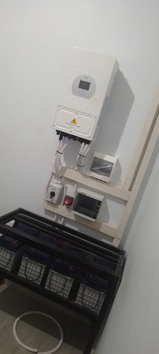 MrSolarGrid's tweet image. Ukiwekeza kwenye kujenga nyumba yako yakuishi, basi utakacho fuatisha ni tank ya kutunzia maji kisha mifumo ya ulinzi kama electri fence, CCT Camera, na Gate Motors
sasa uwekezaji wako wote huo bila kuwa na chanzo kingine cha umeme kama Solar system  maana yake hujamaliza bado.