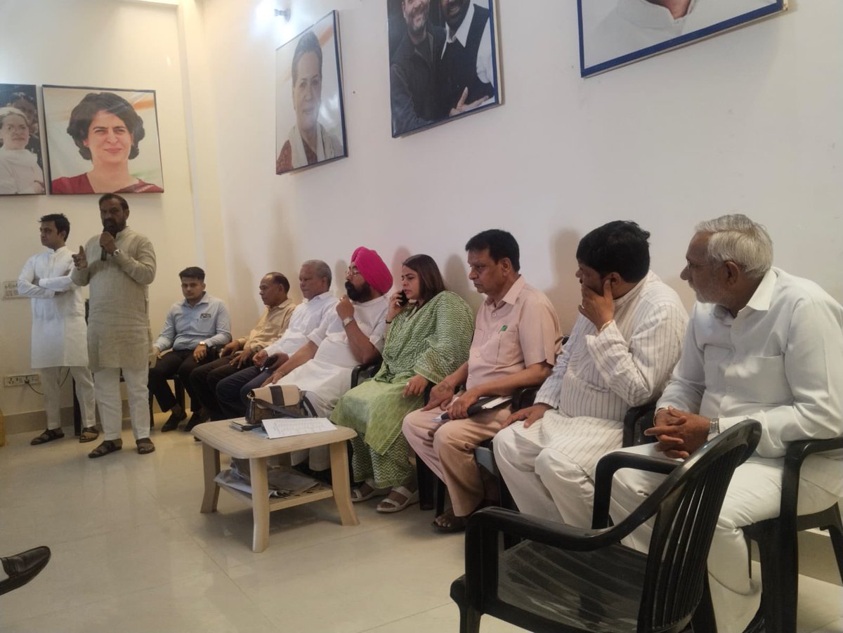 ps_bawa's tweet photo. अखिल भारतीय कांग्रेस कमेटी के निर्देशानुसार @INCDelhi संविधान बचाओ अभियान के तहत भाजपा के राष्ट्रीय मुख्यालय के बाहर मोदी सरकार के खिलाफ शांति मार्च और संगठन विस्तार को लेकर किराड़ी जिला कांग्रेस और उससे सबंधित ब्लॉक कमेटियों के गठन को लेकर हुई मीटिंग को संबोधित किया। https://t.co/ekbtWIDsgZ