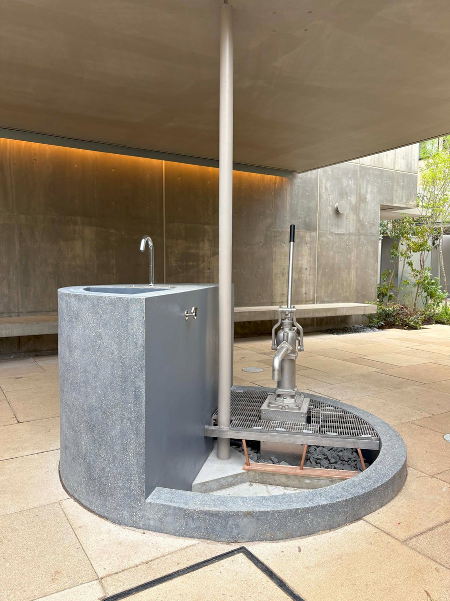 先日、成瀬・猪熊建築設計事務所さんによる「西荻こみちテラス」の内覧会に行ってきました。全23戸の長屋は、さまざまなライフスタイルに対応するバリエーション豊かな間取り。そして共用部にはなんと井戸が…！　人々の憩いの場となりそうな空間でした！