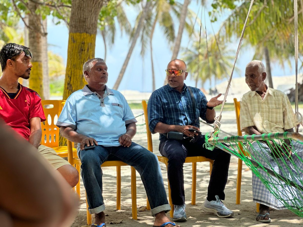ShahuuRiza's tweet photo. އެމްޑީޕީގެ  ހަރަކާތްތައް އިތުރަށް ވަރުގަދަކޮށް ކުރިއަށް އޮތް އިންތިހާބުތަކަށް ތައްޔާރުވުމުގެ ގޮތުން ށ. އަތޮޅަށް ކުރައްވަމުން ގެންދަވާ ދަތުރުގެ ތެރެއިން ޗެއަރޕާސަން @faya_i އާއި ޓީމުން ށ.ނަރުދޫ އެމްޑީޕީ ހަރަކާތްތެރިންނާ ބައްދަލުކުރެއްވުން. https://t.co/ewWOuzbmrw