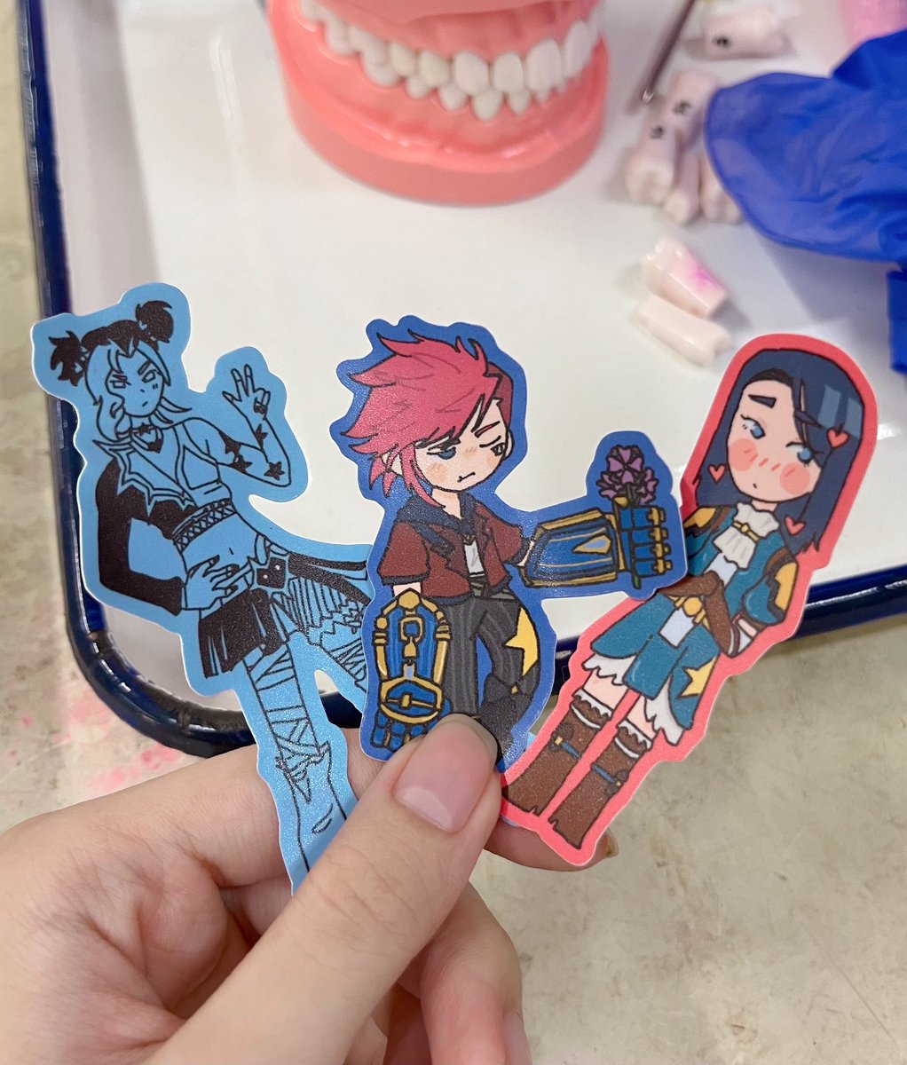 Randomly seeing Arcane merch in the wild makes me so happy and this booth at our uni even had these yippee