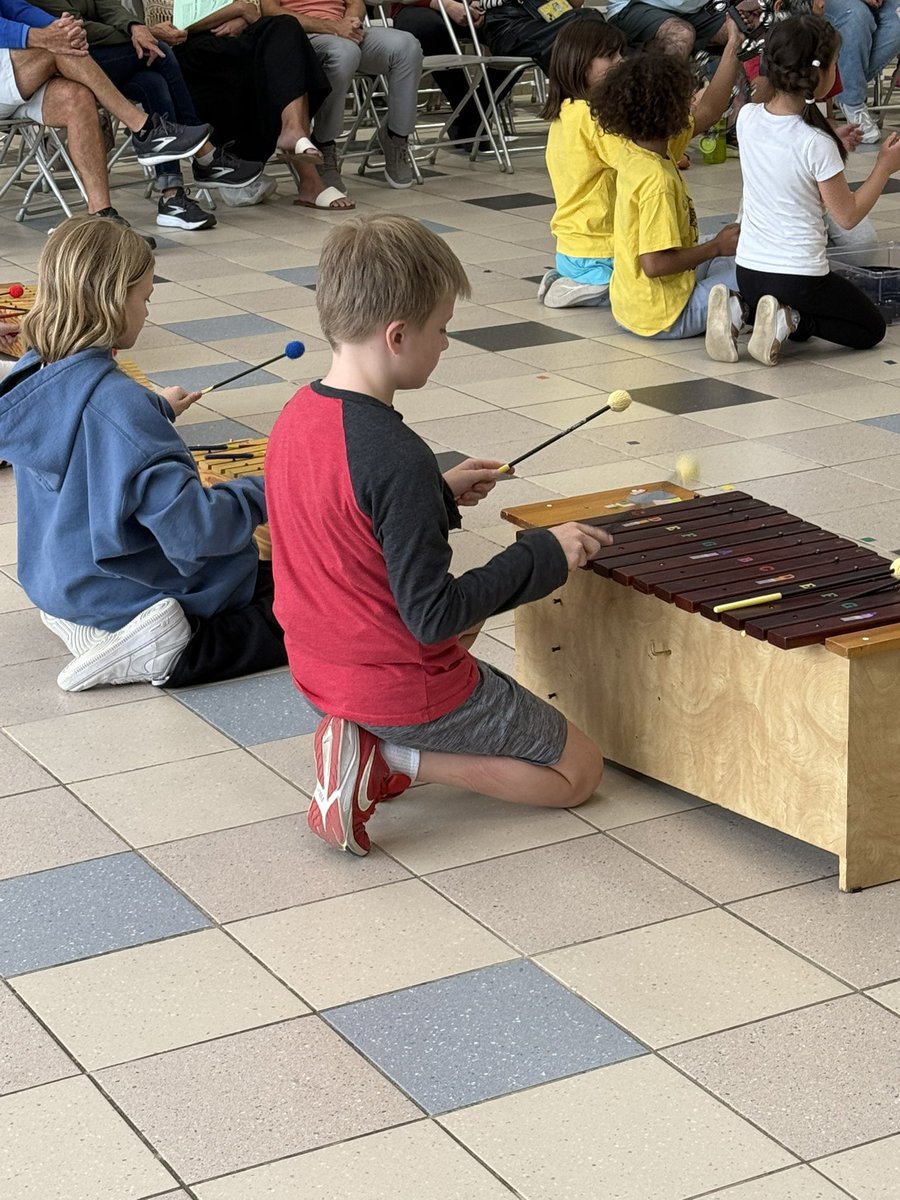 Our first night of 3rd grade music informances went off without a hitch!  There was singing, and dancing, and instrument playing.  What a night!