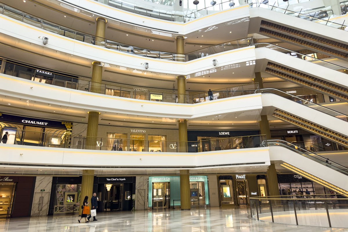 ShanghaiEye's tweet photo. #Shanghai will again host the #DoubleFive shopping festival this year! This year's edition will be held from the end of April until end of June, and aims to boost the quality of consumption while creating new demand. https://t.co/vZxTqleGTr