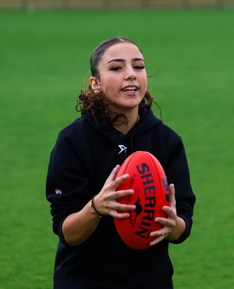 Getting stuck into a football session at <a href="/essendonfc/">Essendon FC</a> for day three of the Girls Sports Academy 🏉👊