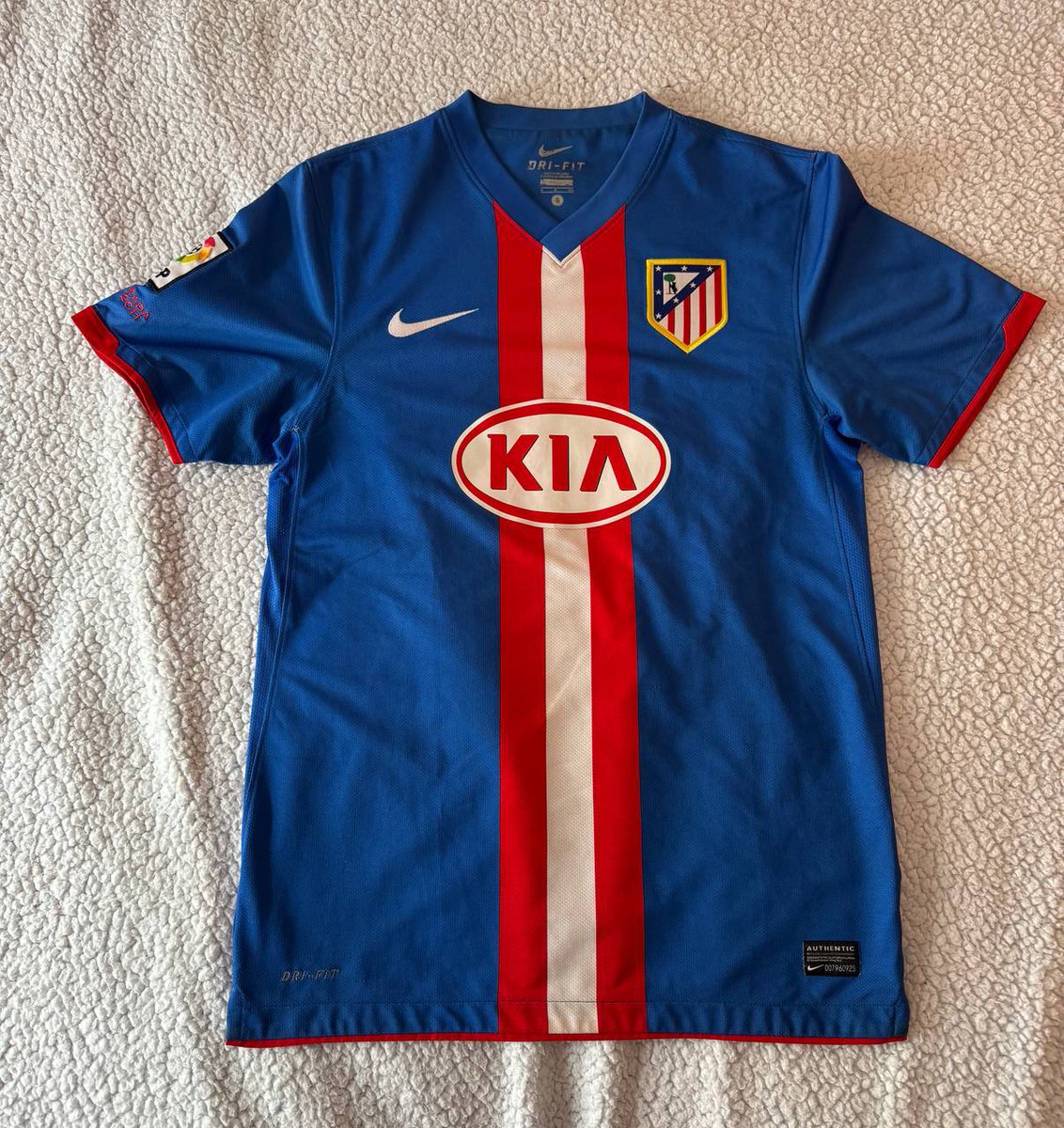 rubennatm's tweet photo. 🚨SORTEO🚨

A elegir uno de estos dos estos camisetones del Atlético de Madrid  

Para participar:

-DAR RT. 
-Seguir a @Ctinfo_17 y a mi. 

Ganador el 1 de Mayo🍀 https://t.co/vvCTgOtMhe
