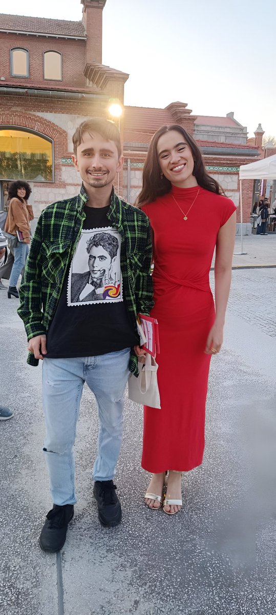 kcdkrolowriter's tweet photo. Ayer festejé el día de Sant Jordi con @patriciafedz un día lleno de lectura donde conocimos a gente leyendo y al finalizar tuvimos fiesta con barra libre 🍺 🥤☕ etc... https://t.co/bU1h54AjfY