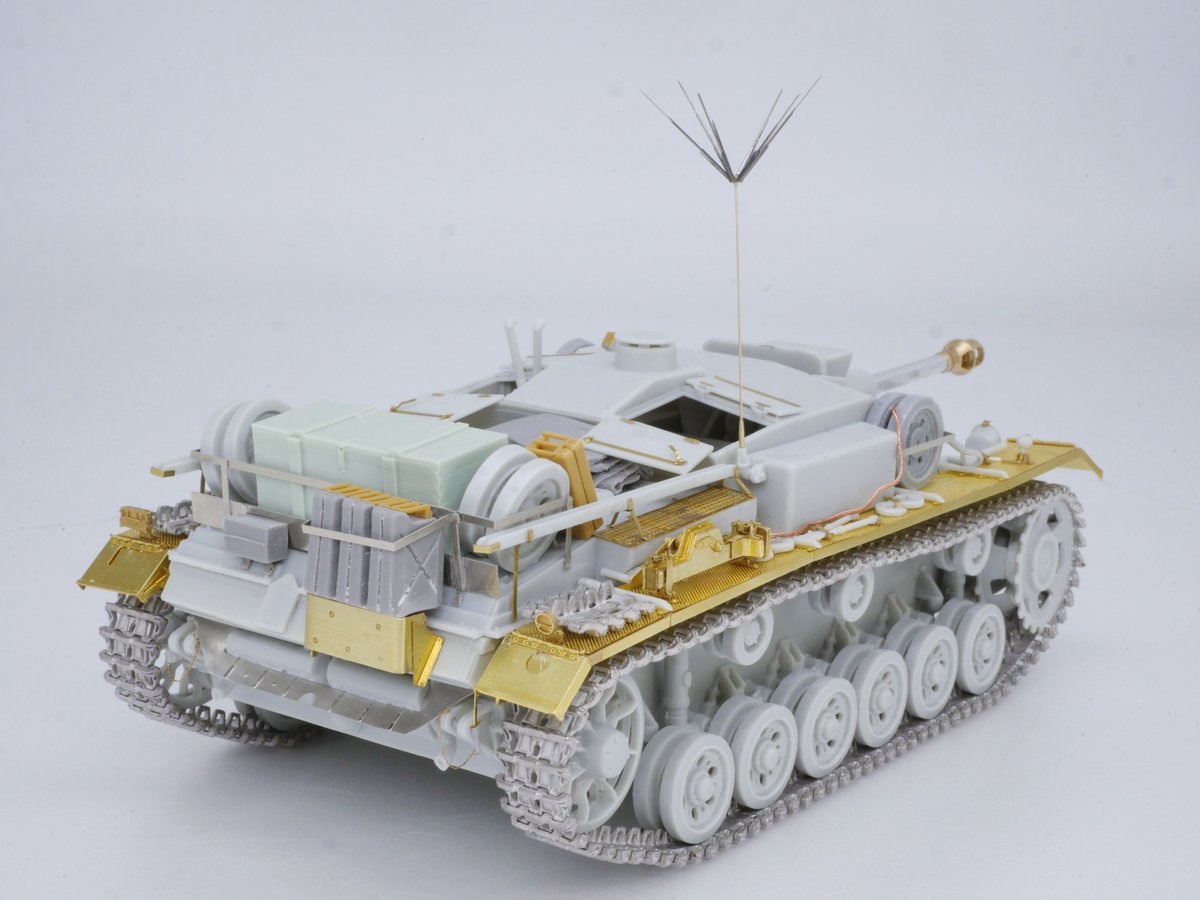 RockkenModel's tweet image. 1/35 ドラゴン Ⅲ号突撃砲 F型 制作中です!
古いキットのため、ドラゴンとは思えないほどパーツ数が少なく、ディテールもあっさりしてましたが、組み立て後は非常に格好良いです!