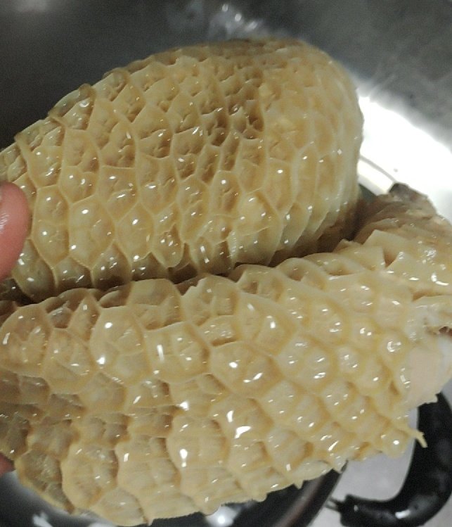 やること多すぎて、いったん中華スーパーで買った謎肉を煮込むことにした
気軽に始めたけど、5時間かかるらしいので明日の選曲しながら美味しくなるのを見てる