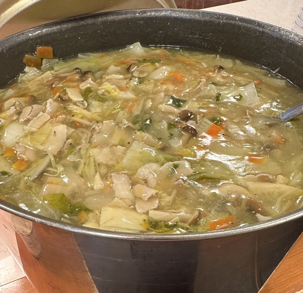 たまにはえぇことしたいやん？
ってことで大阪で中華丼100人前作って、
今から本職で東京出張。
眠ぅ〜。