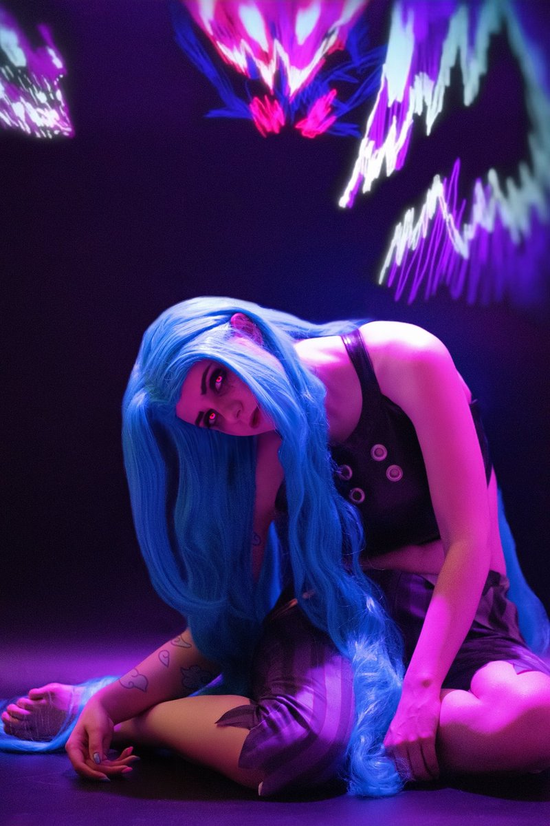 LinLavCosplay's tweet photo. Arcane Jinx cosplay by me.
#cosplay #Leagueoflegends #Arcane  #lol #jinxarcane #jinx #timebomb #cosplayergirl #powder #jinxfanart #leagueoflegendscosplay @riotgames @LeagueOfLegends @ForticheProd @NetflixPL 
More: https://t.co/1FNX7M98rk https://t.co/zraOryPtnC