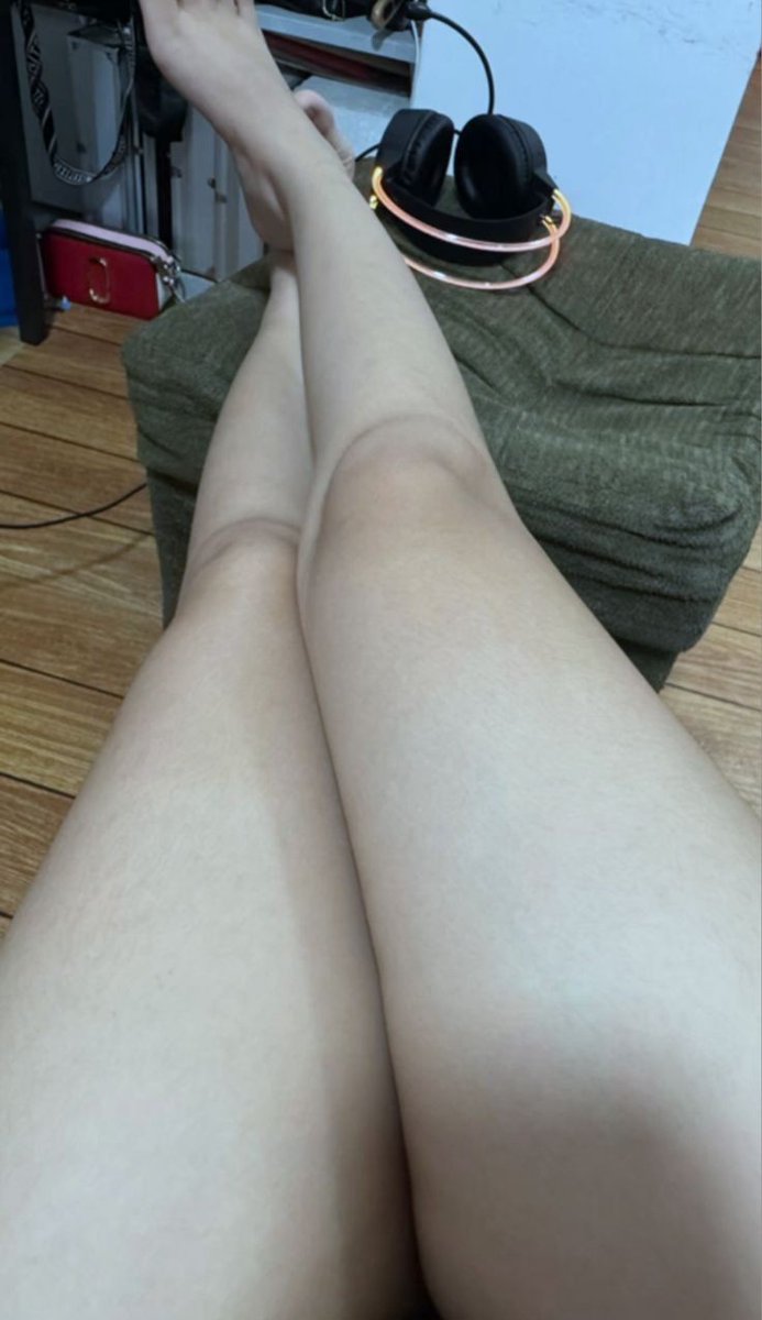 Bacaklarım pamuk gibi olduuuu 🥰🥰🥰 kim öpüp koklamak ister? Bir de ayaklarıma hangi renk oje süreyim sizce????

#antalyapasif #antalyacd #antalyaaktif #antalyamasaj