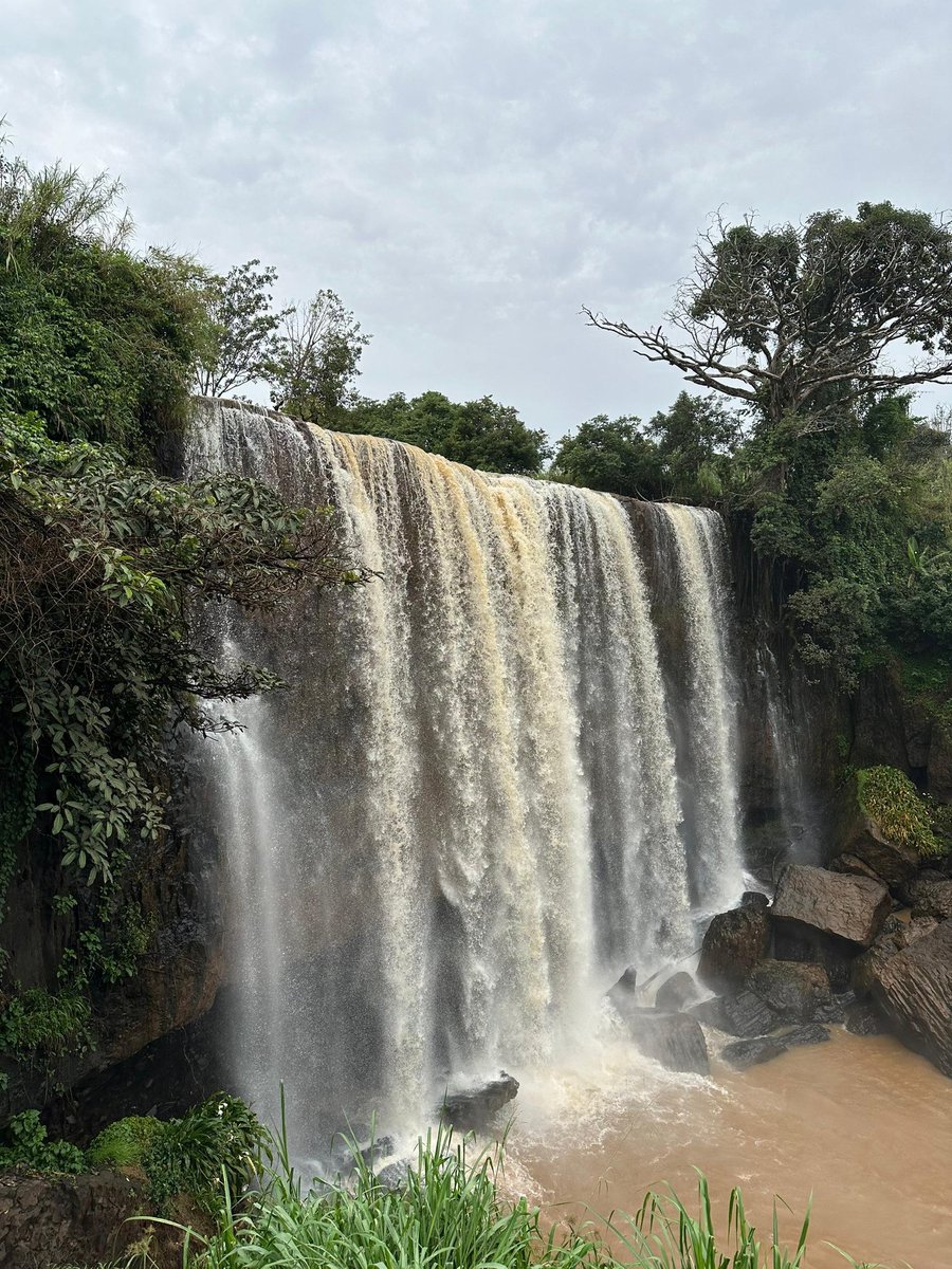 escapaventures's tweet photo. Visite Du Cameroun Profond
12 Jours, 6 Regions, 4 Aires Culturelles
Jour 10: Chuttes de la Metche📍
Derrière l'émerveillement que crée ce paysage dans l'esprit d'un simple visiteur, se cache un Passé Douleureux pour les Camerounais.
#VisitCameroon
#Camerounprofond
#Travel https://t.co/GyL5bOl53J
