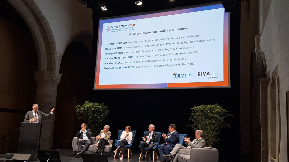 En direct du salon Terres et Maires <a href="/amf35_/">AMF35</a> 
Table ronde sur le #Financement #CollTerr avec Luc Alain VERVISCH, Directeur  des études de <a href="/LaBanquePostale/">La Banque Postale</a> . 
A l'approche de la fin de mandat, la volonté d'investissement des communes reste très forte.