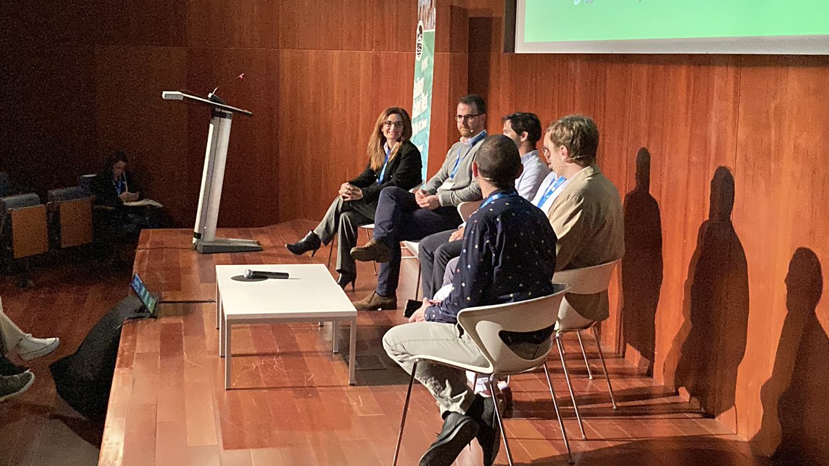 ajuntamentvng's tweet photo. L’objectiu, esdevenir la cita anual de referència de la formació, orientació de vocacions professionals i captació de talent en l’àmbit de la indústria ferroviària. https://t.co/S64hAv4ife