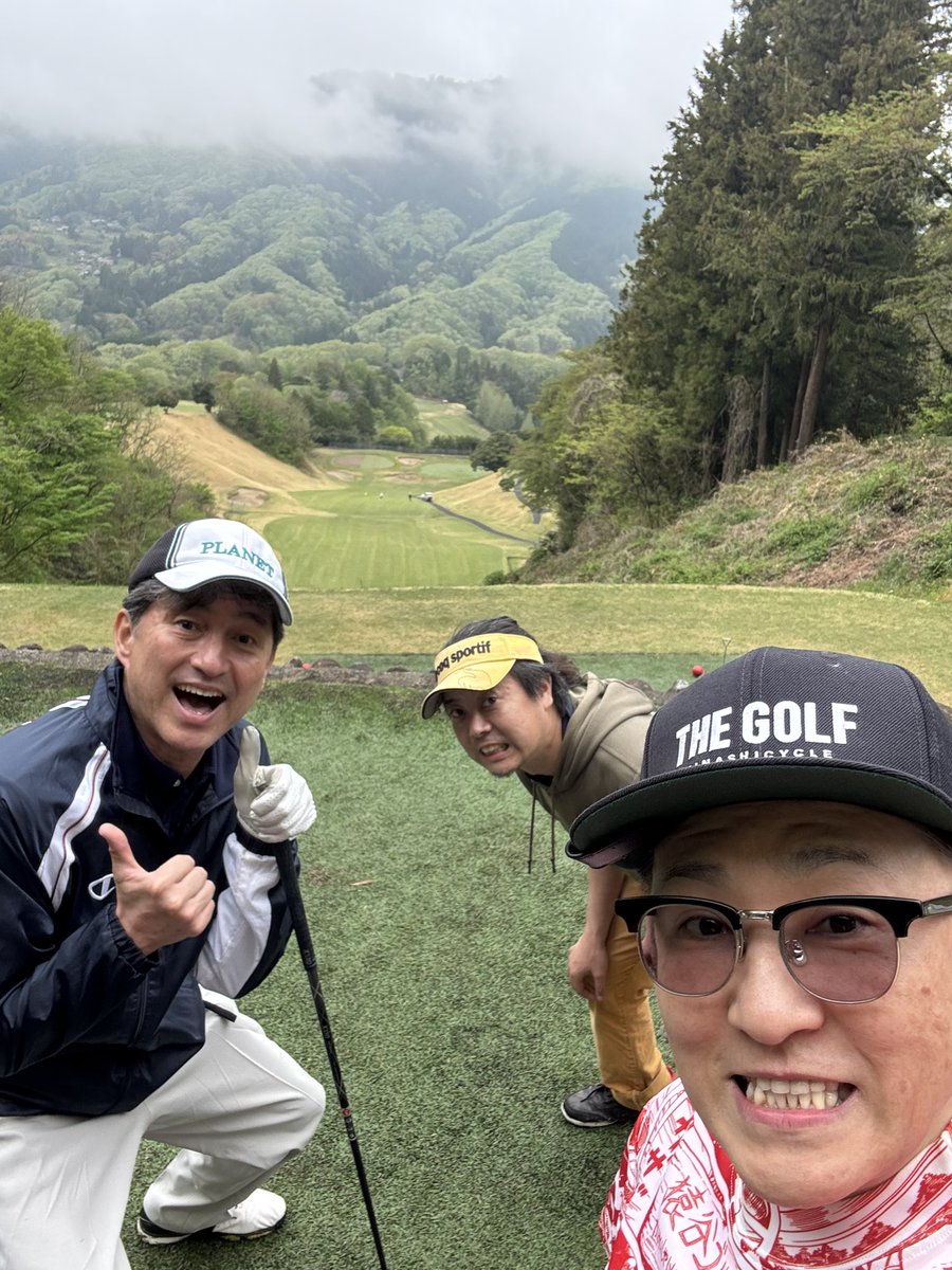 いい気候。 ゴルフ最高でしたわ。 おじさん達の遊び。