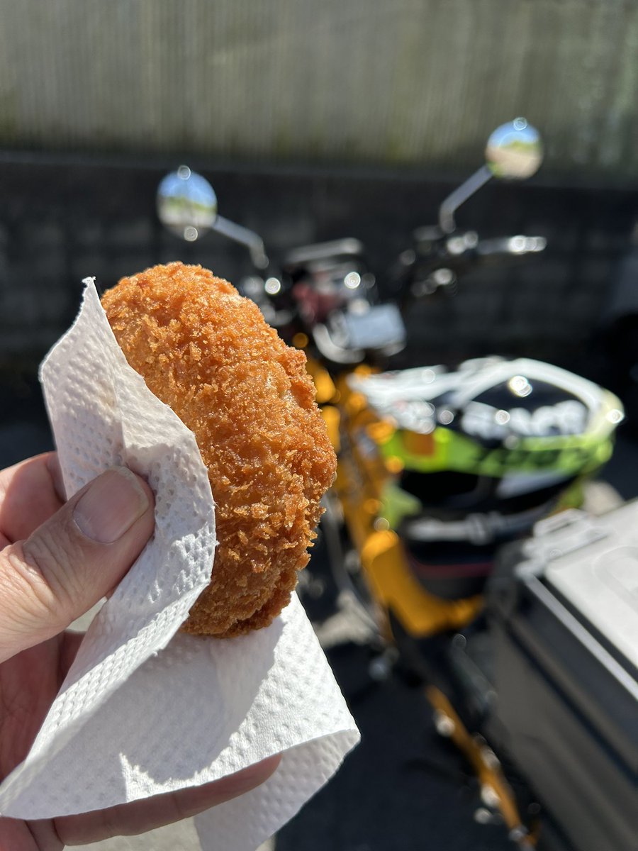 mw5ewSu4lDWKUt4's tweet image. しまなみ原付道で瀬戸田町の岡哲商店のコロッケ食べたらめっちゃ美味い😋明日わ佐田岬まで〜👍

#CT125
#ハンターカブ
#カブ
#しまなみ