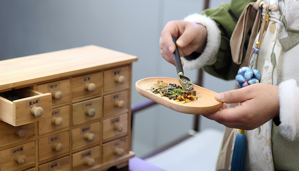 in_xi_an's tweet image. Fall in love with the Guanzhong embroidered ball! 💫 A handmade symbol of luck, love &amp;amp; celebration—crafted by local artisans with heart. More than decoration, it’s a wish for joy &amp;amp; fortune!🍀🎁
#handmade #embroidered #culturalheritage #goodluck #china #inxian